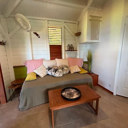 Bungalow, Gite Les Fleurs Du Colibri Bouillante Buitenkant foto