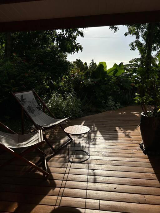 Bungalow, Gite Les Fleurs Du Colibri Bouillante Buitenkant foto